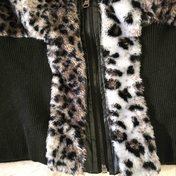 Faux Fur Animal Print Leather Trim Zippered Vest size 1X - Picture 9 of 14